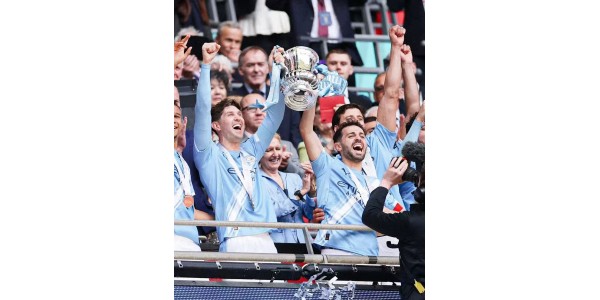 Una FA Cup, due maglie, un commovente addio a un'era